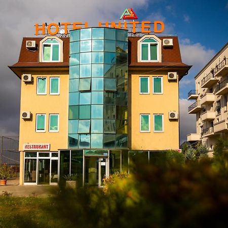 Hotel United Pristina Exteriör bild