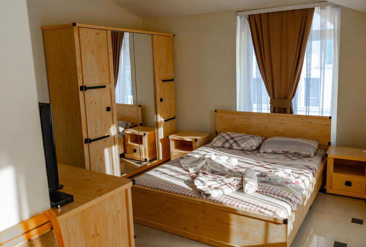 Hotel United Pristina Exteriör bild