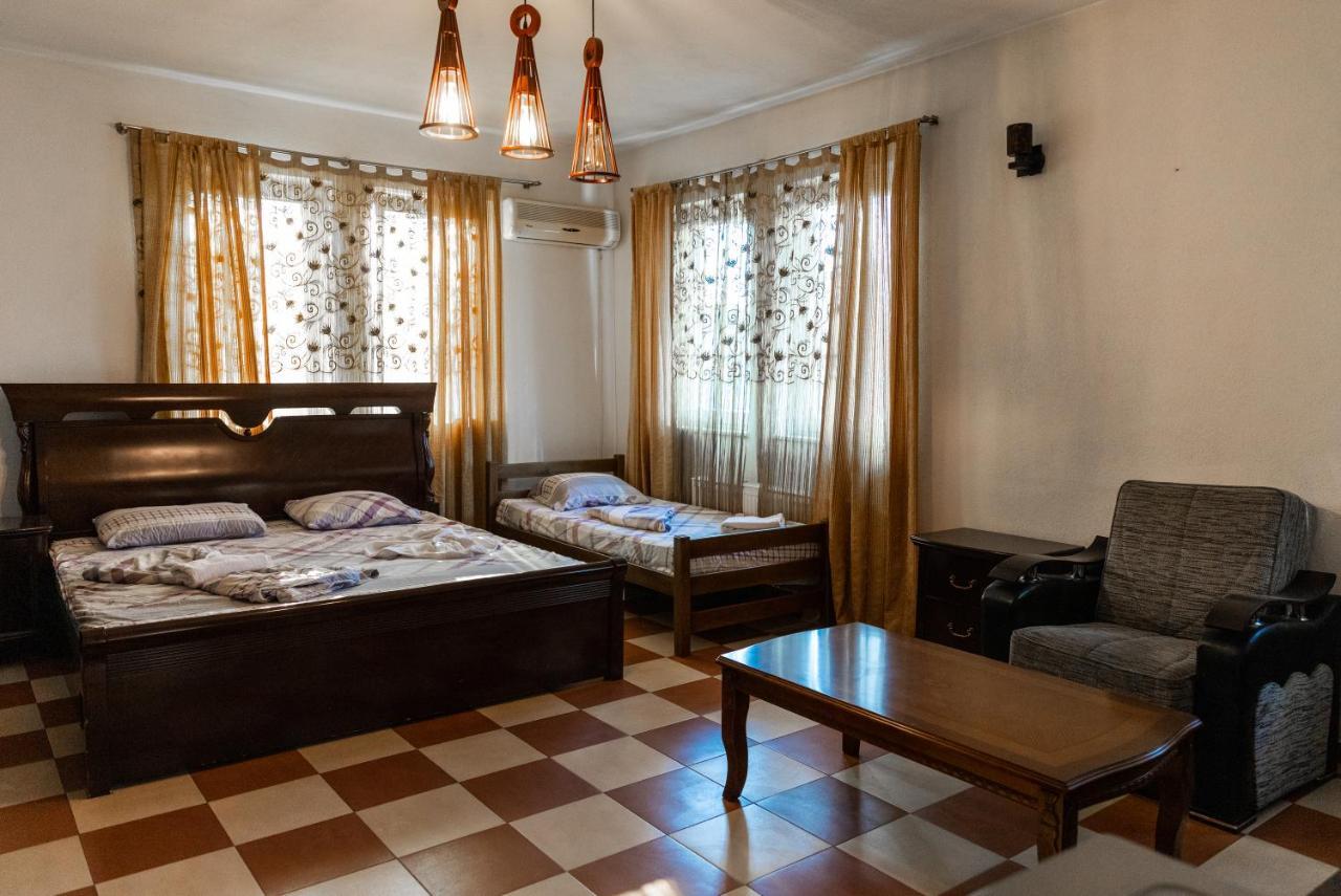 Hotel United Pristina Exteriör bild