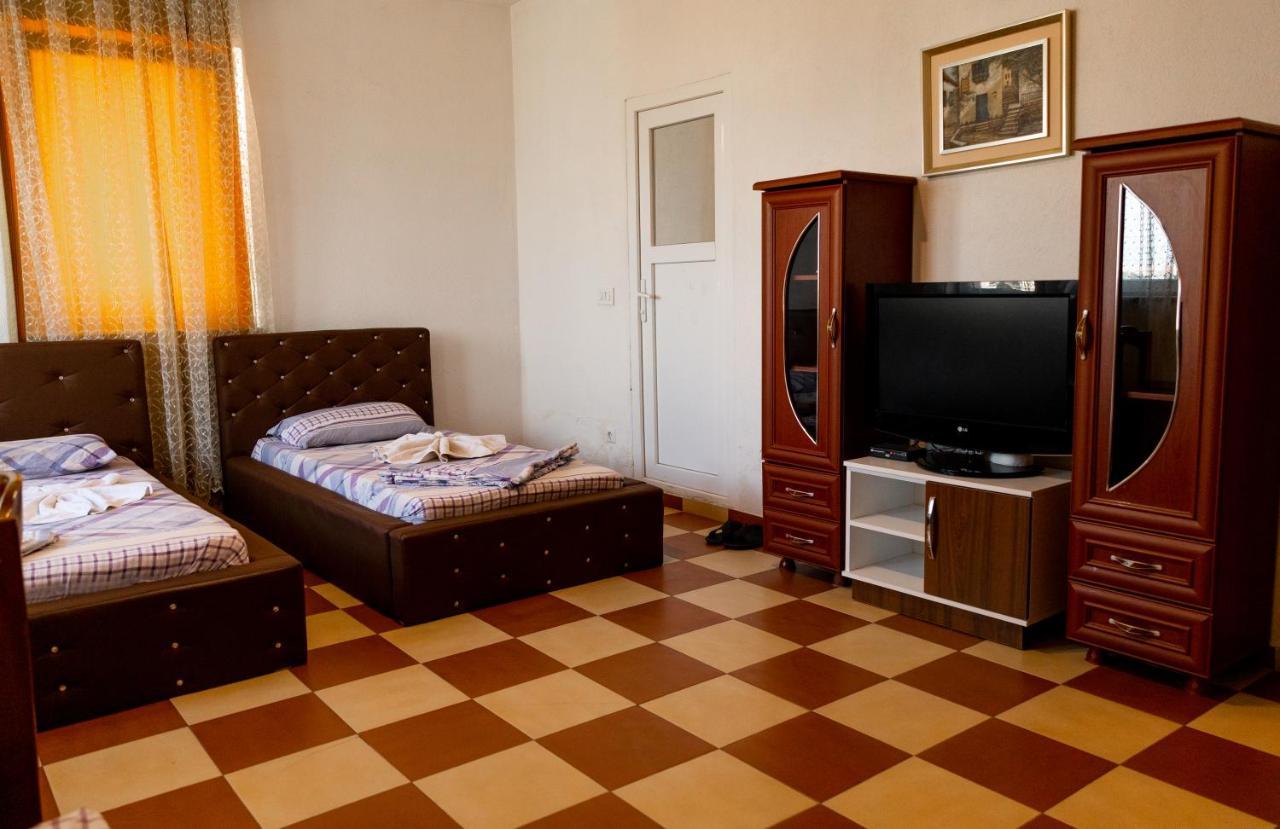 Hotel United Pristina Exteriör bild