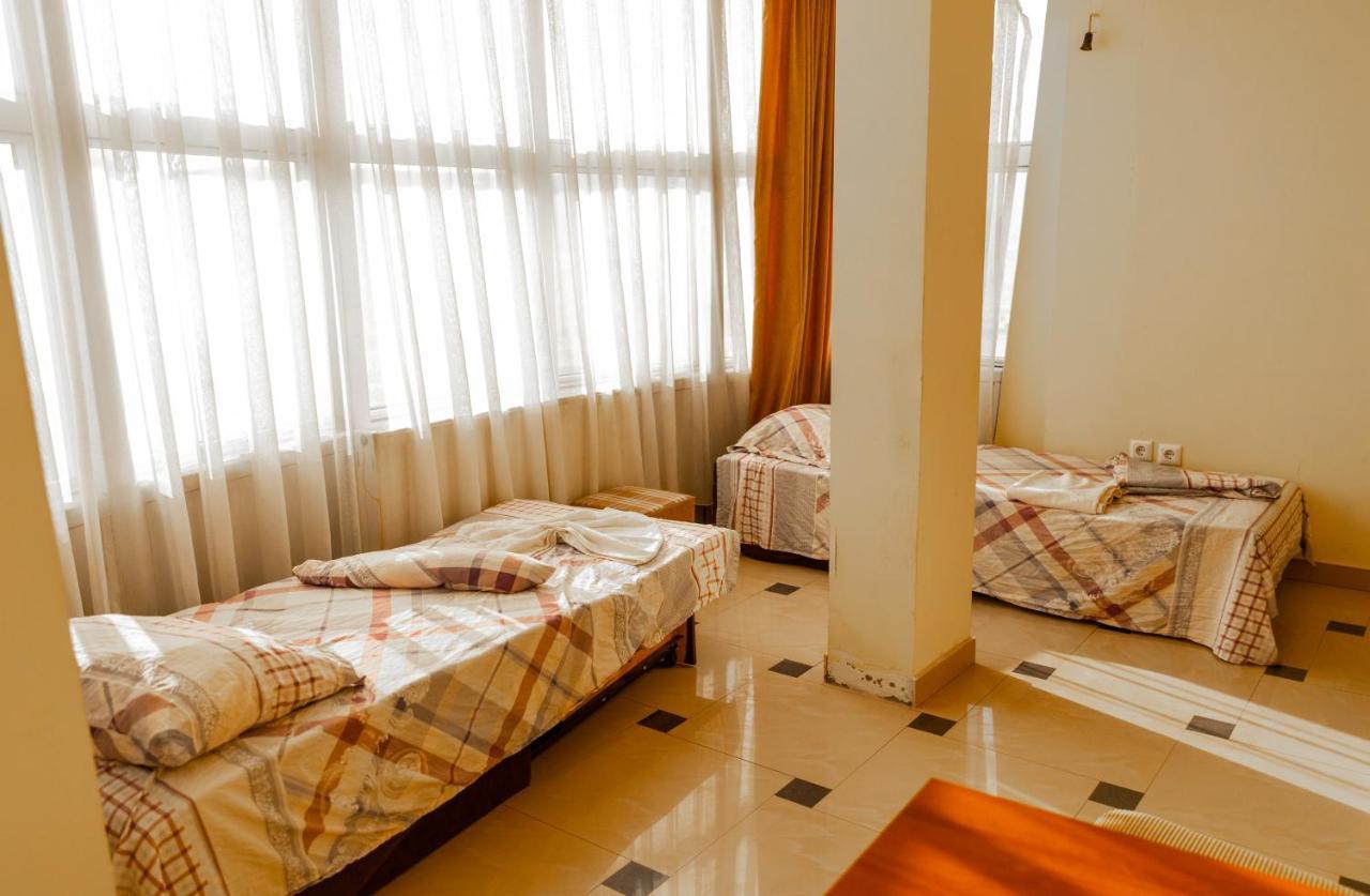 Hotel United Pristina Exteriör bild