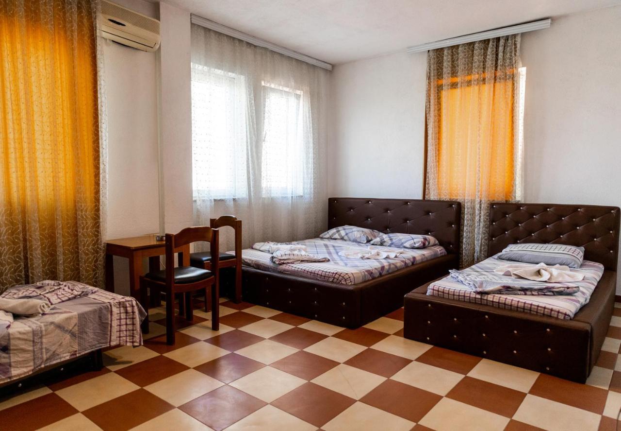 Hotel United Pristina Exteriör bild