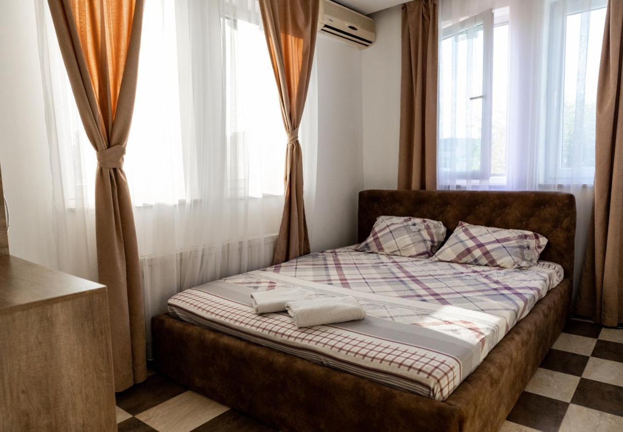 Hotel United Pristina Exteriör bild