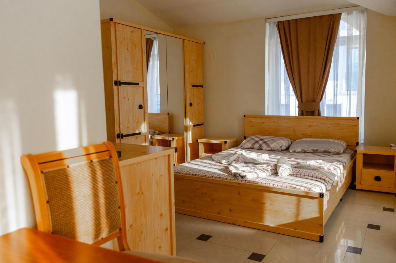 Hotel United Pristina Exteriör bild