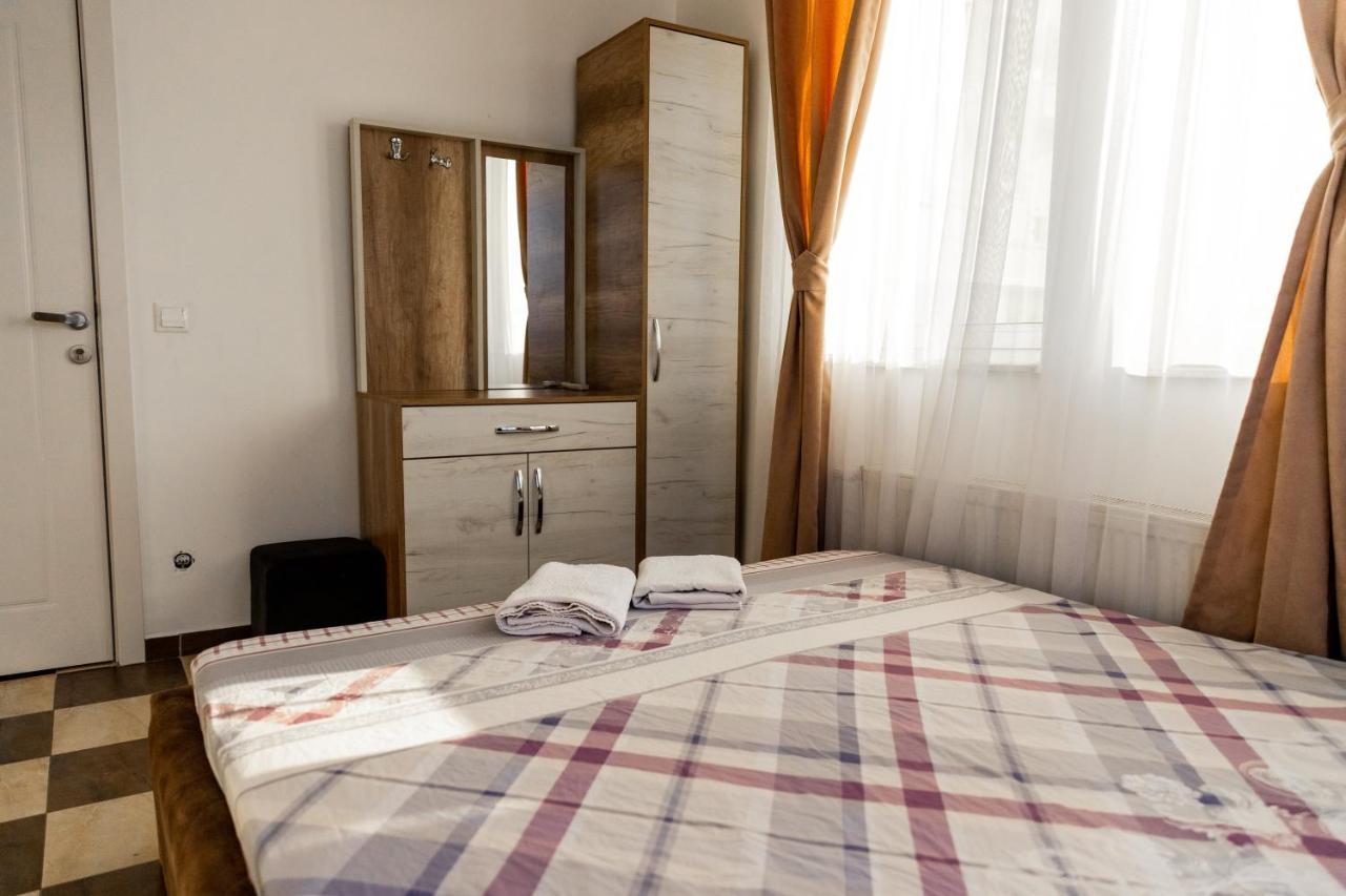 Hotel United Pristina Exteriör bild
