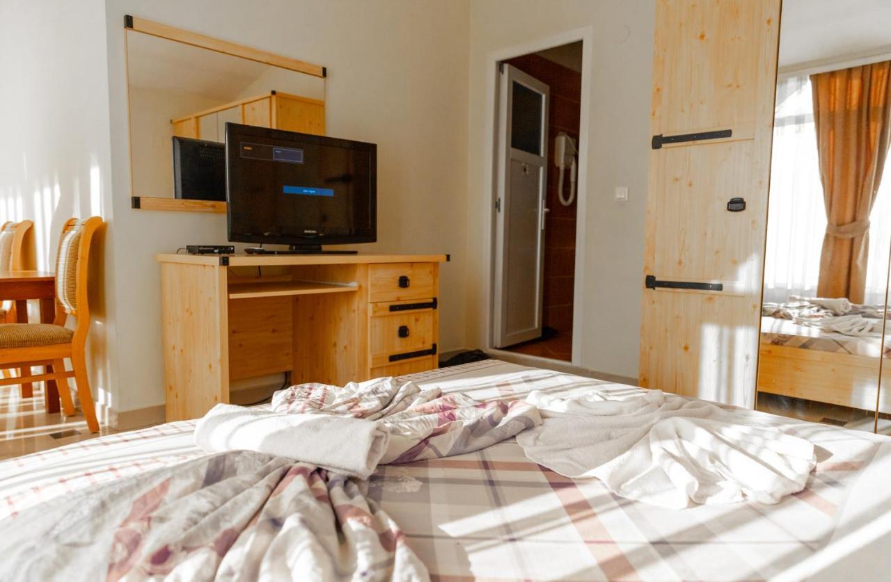Hotel United Pristina Exteriör bild